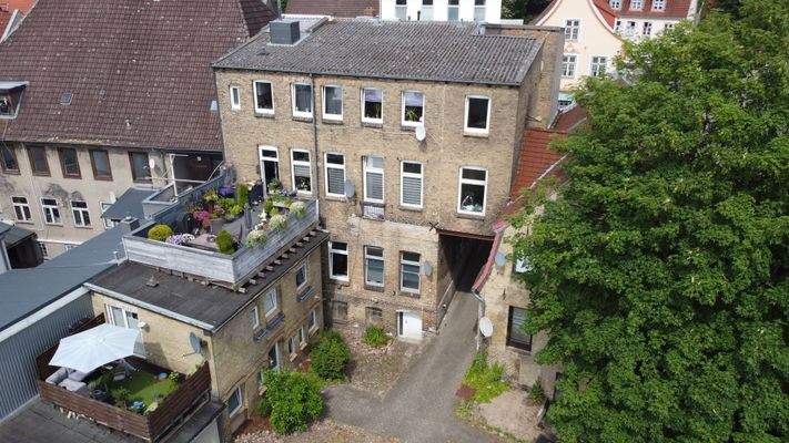 Hinterhof/ Terrassenj