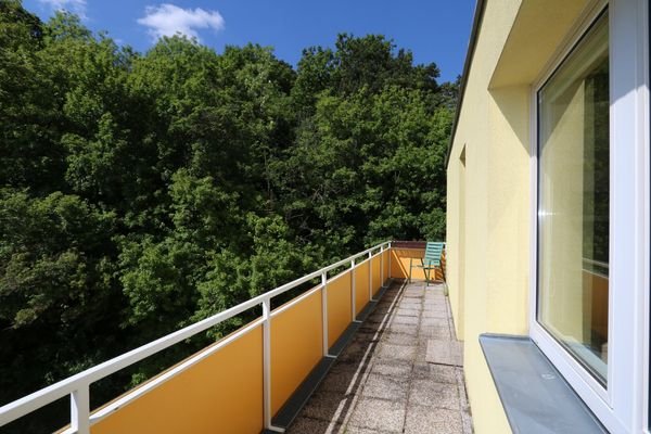 westseitiger Balkon mit Fernblick