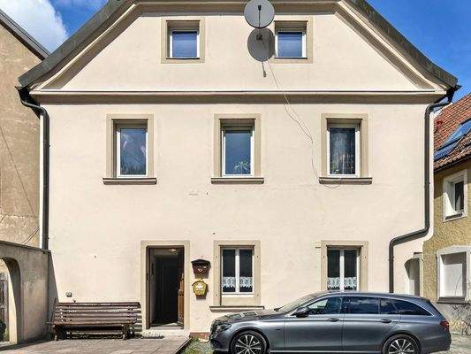 Rückseite mit Stellplatz