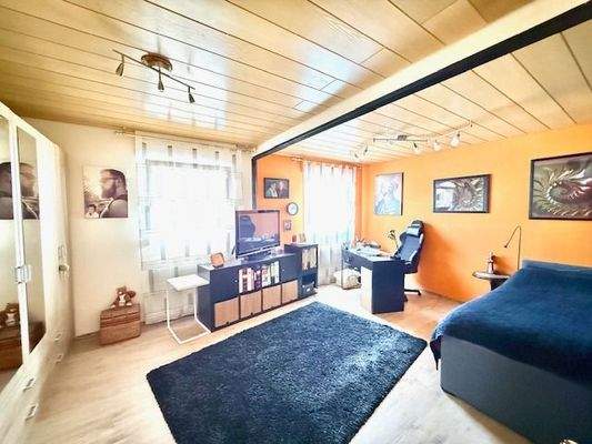 Schlafzimmer 2 könnte wieder in 2 getrennte Zimmer zurück gebaut werden