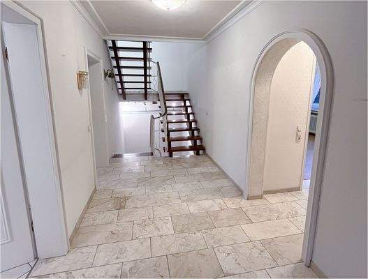 Peter Dondorf Immobilien - Treppe/Flur