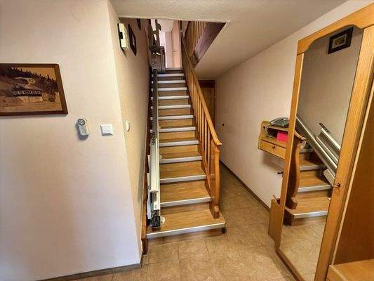 Treppenhaus - Aufgang ins OG