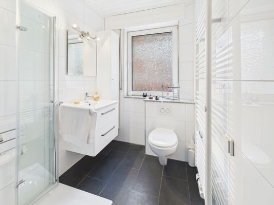 Badezimmer (EG)