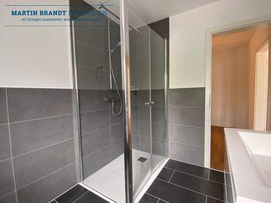 Tageslichtbad mit Dusche