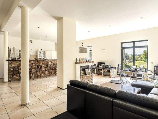 Wohnatelier mit Säulen und viel Licht