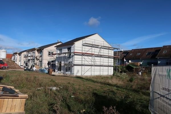 Nachbarhaus kurz vor der Fertigstellung