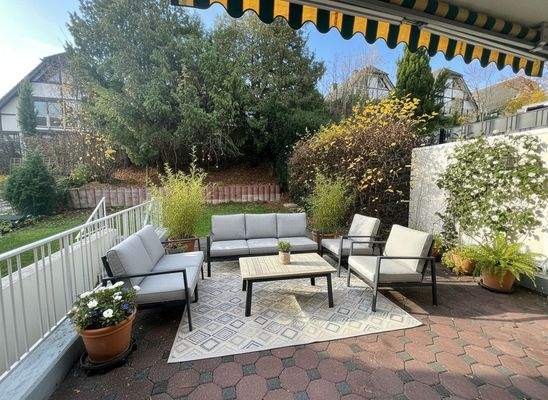 Große Gartenterrasse