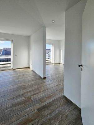 Schlafzimmer mit Durchbruch zum Ankleidezimmer