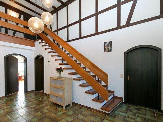 Flur mit Treppenaufgang