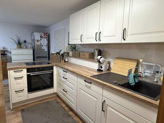 ....viel Arbeitsfläche und Stauraum