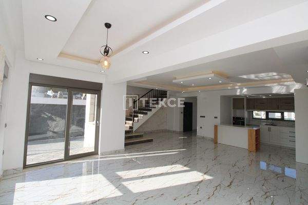 4-Bedroom Semi-Detached Villa with Pool and Garden in Belek