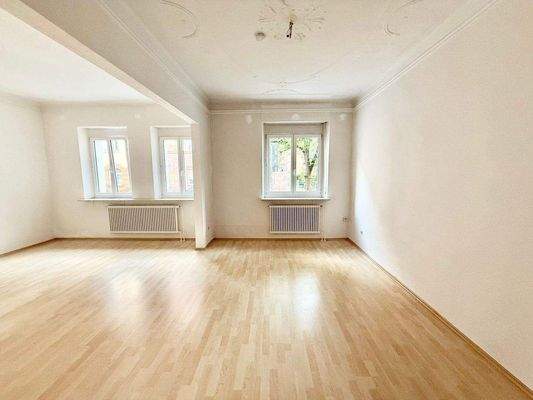 Ansprechendes Wohnen/Essen vor Renovierung