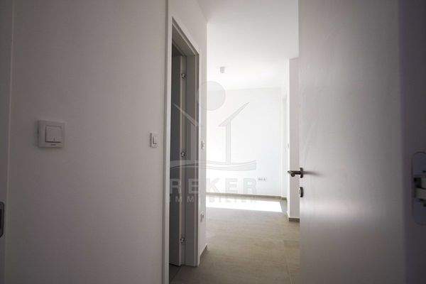 2 Schlafzimmer mit gemeinsamem Badit gem. BZ 