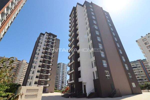 Apartments within Walking Distance of Beach in Mersin Tomuk