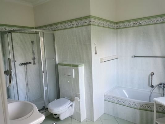 Hauptbadezimmer 