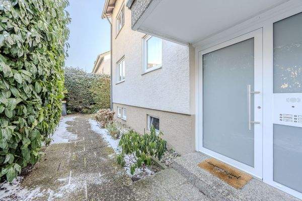 Hauseingang bereits modernisiert