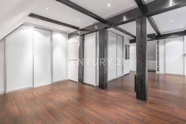 Schlafzimmer mit Einbauschränken