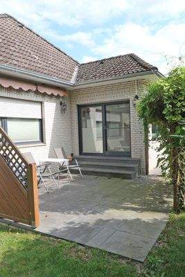 Zugang von der Terrasse zum Wintergarten