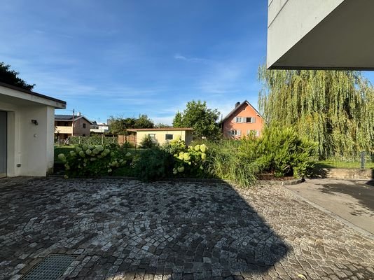 Vorplatz2