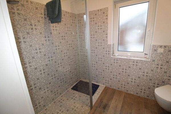 8 - Walk In Dusche mit Tür