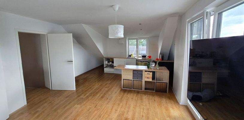 24-06-W6-Wohn-Essbereich