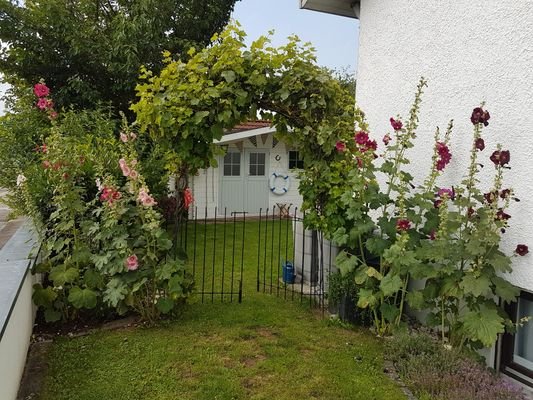 Garten mit Gartenhäuschen