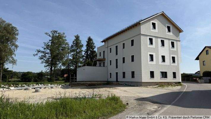 Nordostseite mit Parkplatz