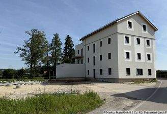 Nordostseite mit Parkplatz