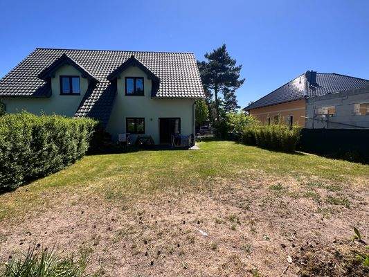 Ansicht vom Garten zum Haus