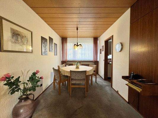 Essbereich mit anschließender Küche