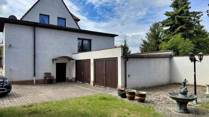 Massive Doppelgarage