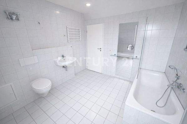 Badezimmer mit Badewanne