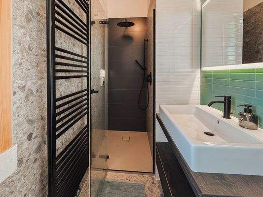 Bad mit Dusche - bagno doccia