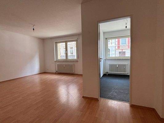 Blick vom Flur ins Wohnzimmer