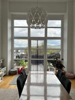 Esszimmer mit offener Küche