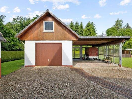 Carport und Garage