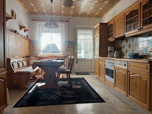 Küche mit Ausgang zum Wintergarten