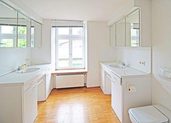 Badezimmer 1 im Obergeschoss