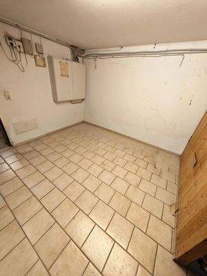 Keller und Stromkasten