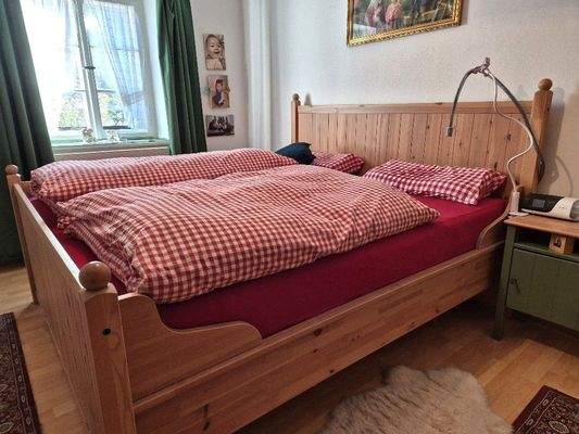 Schlafzimmer Teilansicht...