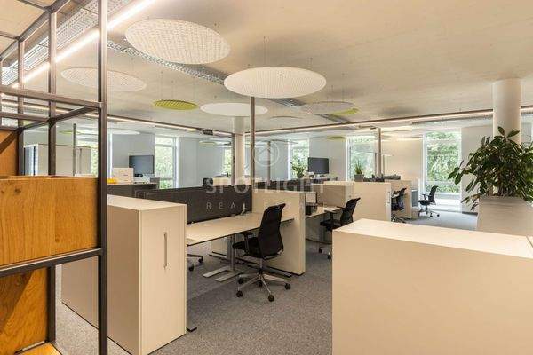 Moderne Arbeitsplätze mit hochwertiger Ausstattung