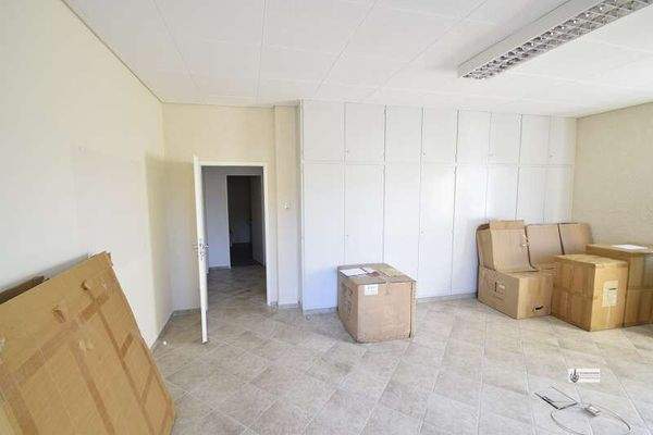 Schrankwand im Büro 1