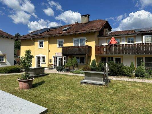 Mitten im Feriendorf