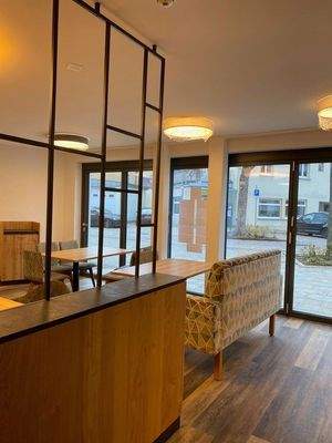 Glasfront mit Schiebeelementen