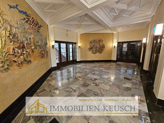 beeindruckende Eingangshalle