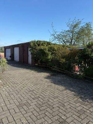 1 Doppelgarage, 1 Einzelgarage, Werkstatt mit Lagerraum