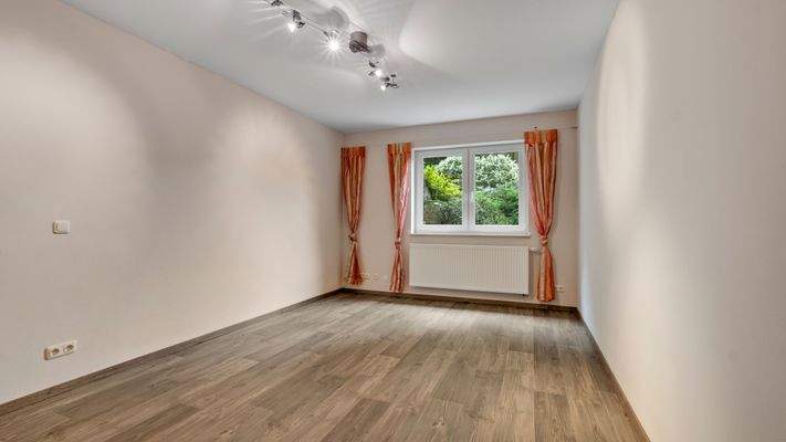 Arbeits-/Schlafzimmer UG