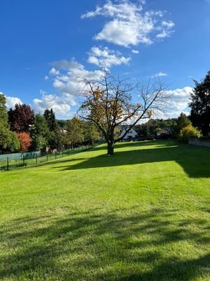 Herrlicher Garten mit der Möglichkeit zur Bebauung