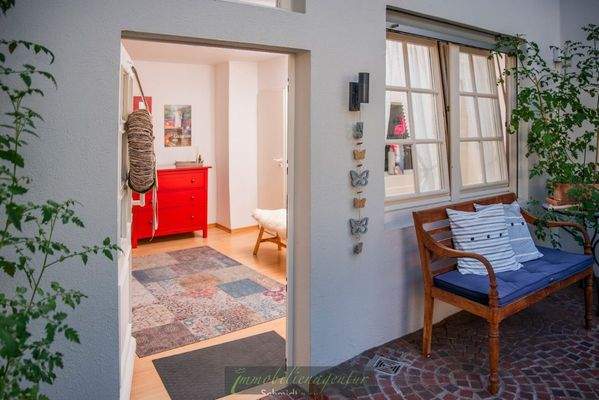 2. OG - rückseitig nahezu ebengleicher Zugang zur mittleren Wohnetage