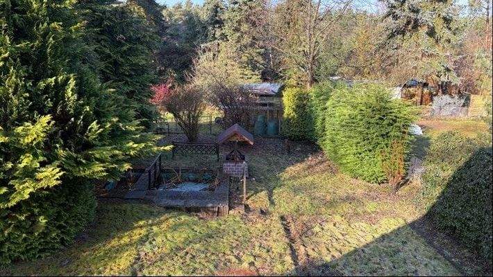 Blick vom Balkon in den Garten